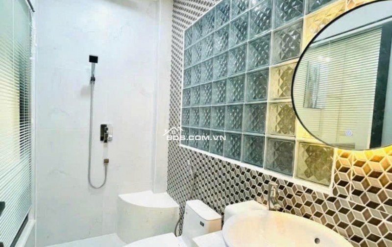 BÁN GẤP NHÀ LẦU NGAY THỦ DẦU 1