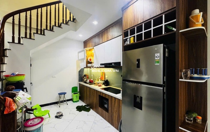 Phương Canh - Lô góc cực đẹp, ngõ trước nhà rộng thoáng - cách ô tô vài bước chân - đi bộ ra mặt phố chưa đầy 3 phút.