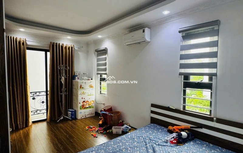 Phương Canh - Lô góc cực đẹp, ngõ trước nhà rộng thoáng - cách ô tô vài bước chân - đi bộ ra mặt phố chưa đầy 3 phút.