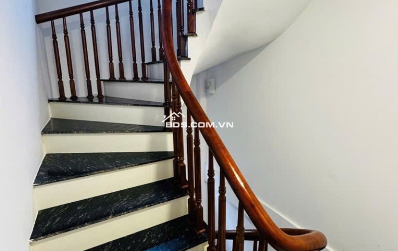 Phương Canh - Lô góc cực đẹp, ngõ trước nhà rộng thoáng - cách ô tô vài bước chân - đi bộ ra mặt phố chưa đầy 3 phút.