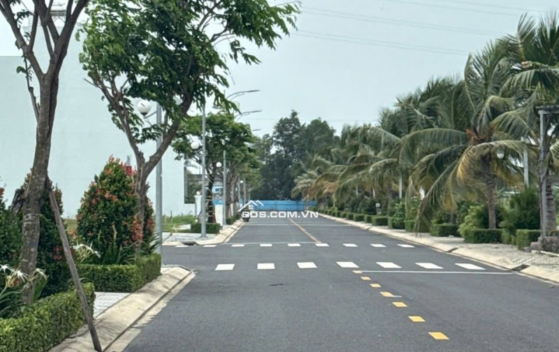 Chính chủ cần bán nhà vị trí cực đẹp khu trong khu dân cư giá 2ti 5