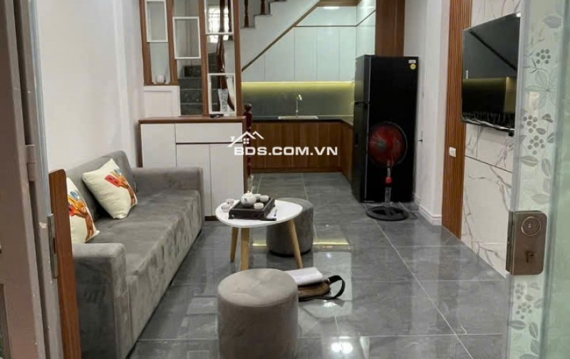 cần bán nhà đường lĩnh nam 5 tầng