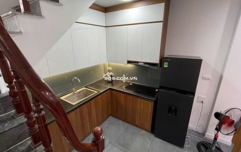 cần bán nhà đường lĩnh nam 5 tầng