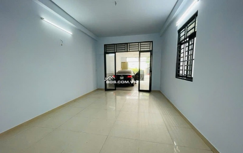 Nhà mặt phố 6 tầng, tọa lạc tại đường Thống Nhất, Phường 11, Gò Vấp, Hồ Chí Minh, với diện tích 105m2.
