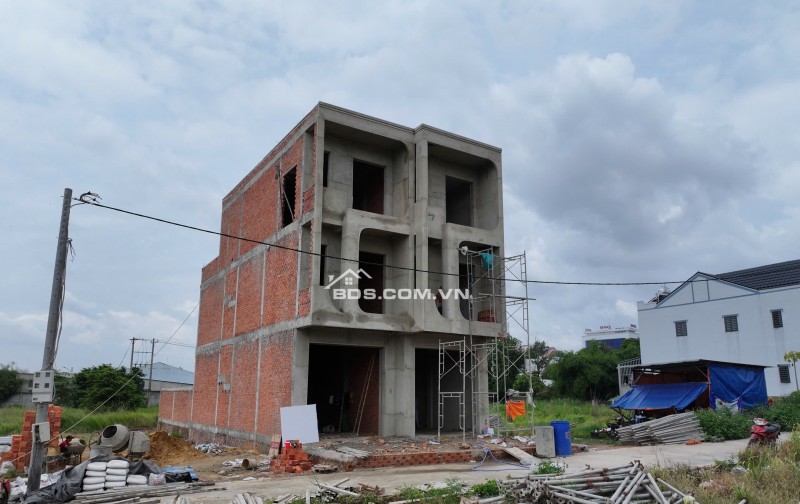  SIÊU PHẨM NHÀ 2 LẦU TRUNG TÂM THỦ DẦU MỘT – GIÁ CỰC SỐC CHỈ 3,35 TỶ!!!   NHÀ MỚI ĐẸP NHƯ RESORT – XÁCH VALI VÀO Ở NGAY!