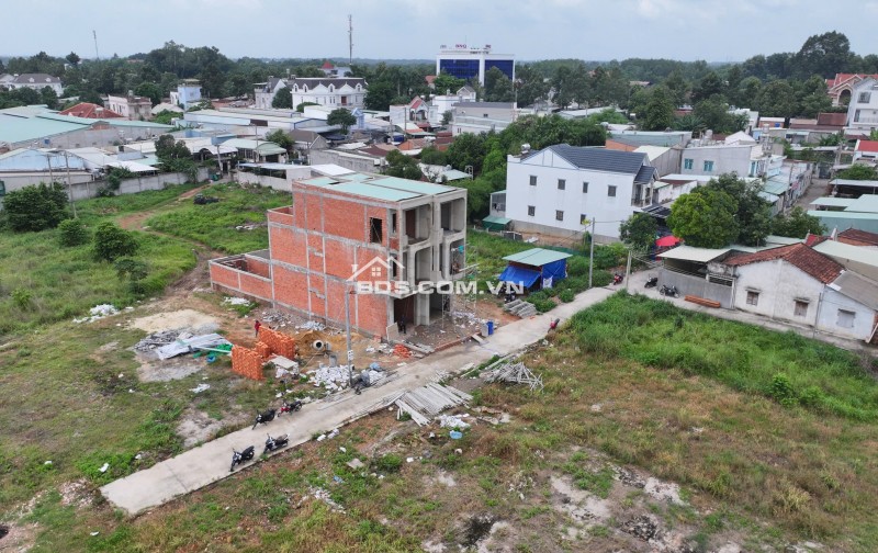 CẦN TIỀN BÁN RẺ _ LÔ ĐẤT gần ủy ban Tương Bình Hiệp.