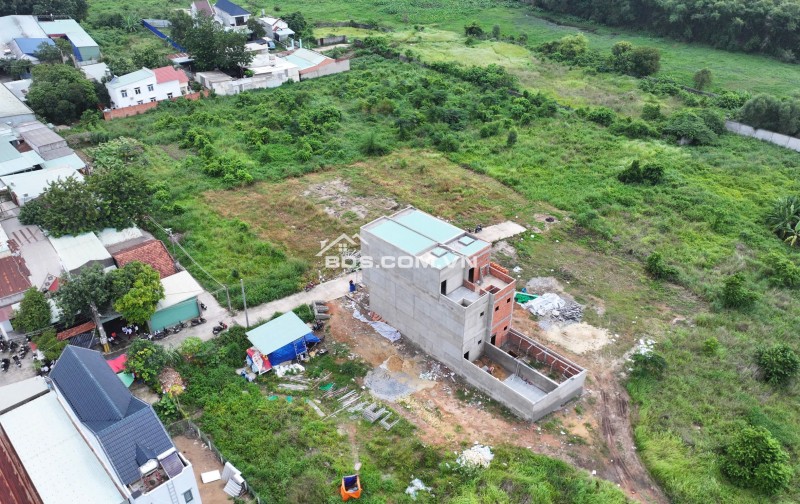 CẦN TIỀN BÁN RẺ _ LÔ ĐẤT gần ủy ban Tương Bình Hiệp.
