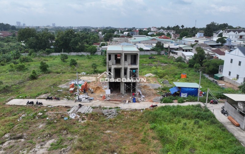 CẦN TIỀN BÁN RẺ _ LÔ ĐẤT gần ủy ban Tương Bình Hiệp.