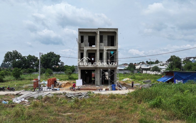  SIÊU PHẨM NHÀ 2 LẦU TRUNG TÂM THỦ DẦU MỘT – GIÁ CỰC SỐC CHỈ 3,35 TỶ!!!   NHÀ MỚI ĐẸP NHƯ RESORT – XÁCH VALI VÀO Ở NGAY!