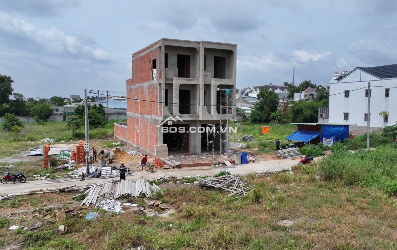 CẦN TIỀN BÁN RẺ _ LÔ ĐẤT gần ủy ban Tương Bình Hiệp.