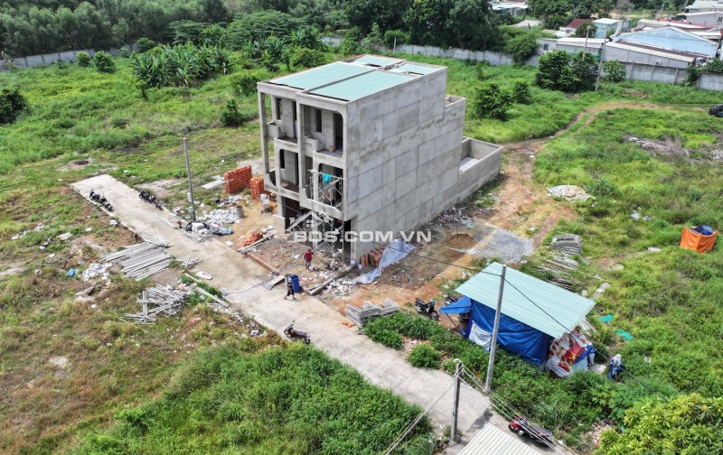 CẦN TIỀN BÁN RẺ _ LÔ ĐẤT gần ủy ban Tương Bình Hiệp.