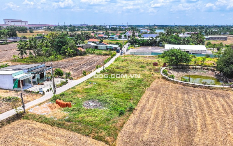 CẦN RA GẤP LÔ ĐẤT TẠI ĐƯỜNG NGUYỄN TRUNG TRỰC NGAY TT BẾN LỨC LONG AN