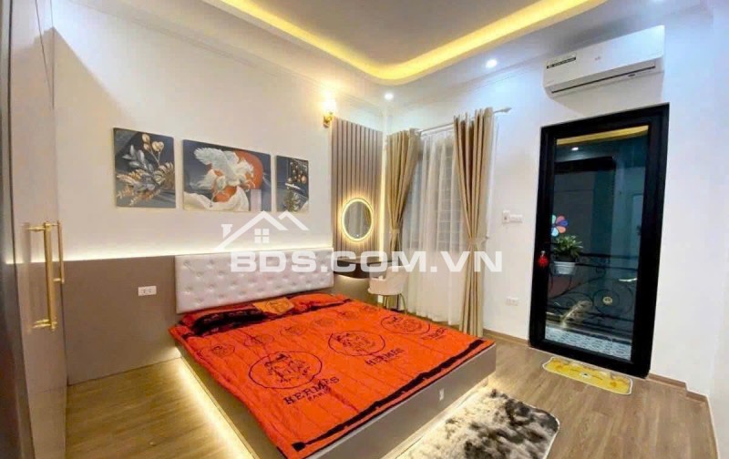Phương Canh - Lô góc cực đẹp, ngõ trước nhà rộng thoáng - cách ô tô vài bước chân - đi bộ ra mặt phố chưa đầy 3 phút.