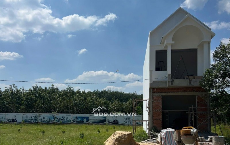 Đất nền thổ cư thuộc TP.HCM chỉ với 200 triệu, 250m2, sổ hồng sẵn