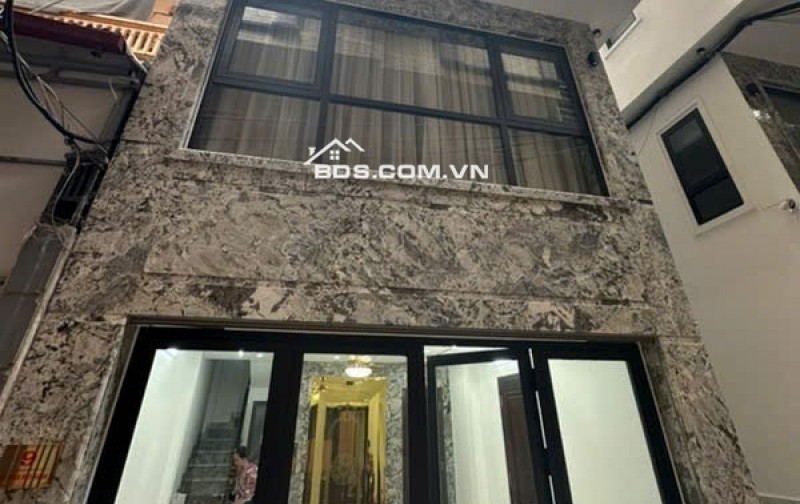 **Bán nhà lô góc Cầu Giấy – 71 m² – Giá 15.6 tỷ – Ô tô đỗ cửa,
