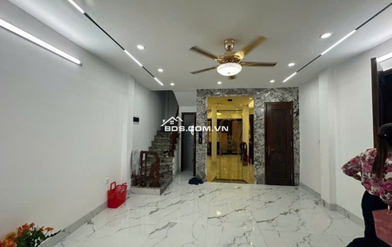 **Bán nhà lô góc Cầu Giấy – 71 m² – Giá 15.6 tỷ – Ô tô đỗ cửa,