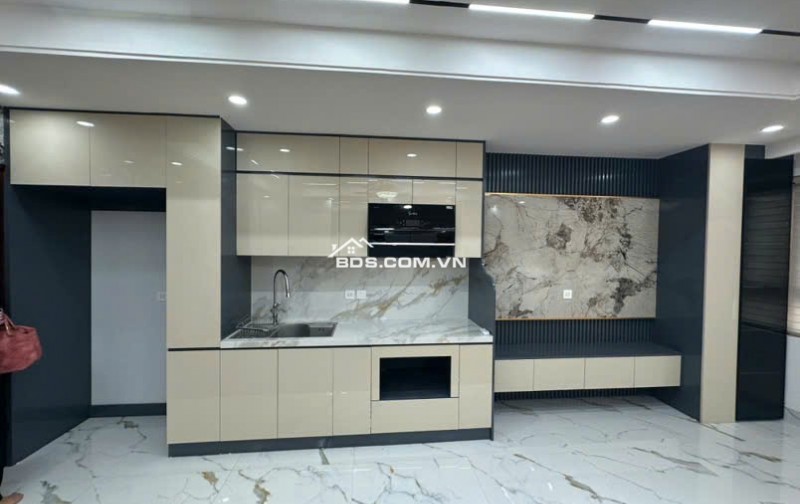 **Bán nhà lô góc Cầu Giấy – 71 m² – Giá 15.6 tỷ – Ô tô đỗ cửa,