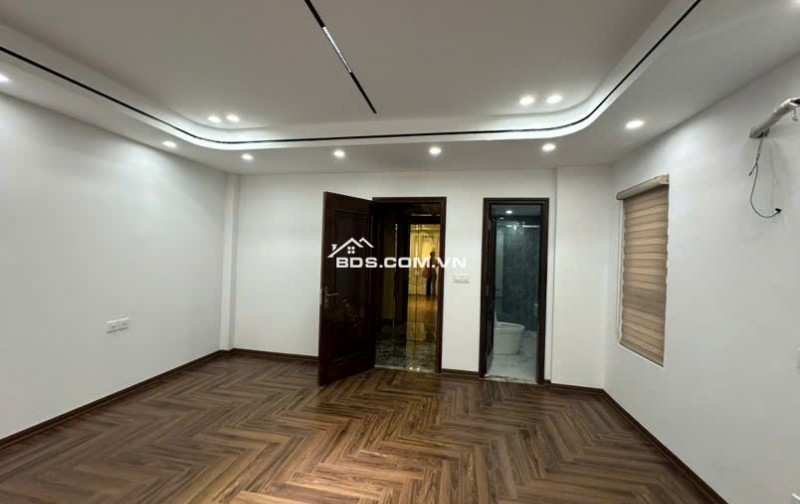 **Bán nhà lô góc Cầu Giấy – 71 m² – Giá 15.6 tỷ – Ô tô đỗ cửa,