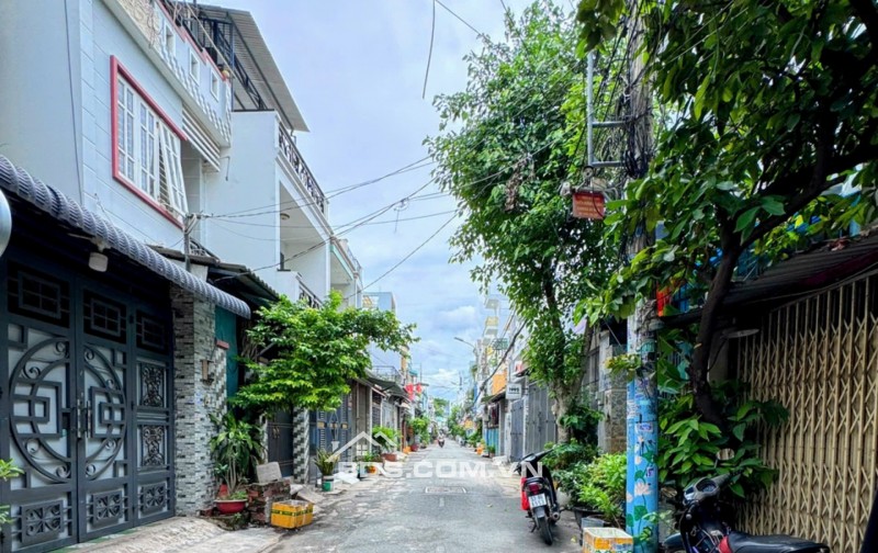 Bán nhà mặt tiền đường số 4 (Lô Tư), Bình Hưng Hoà A, Bình Tân