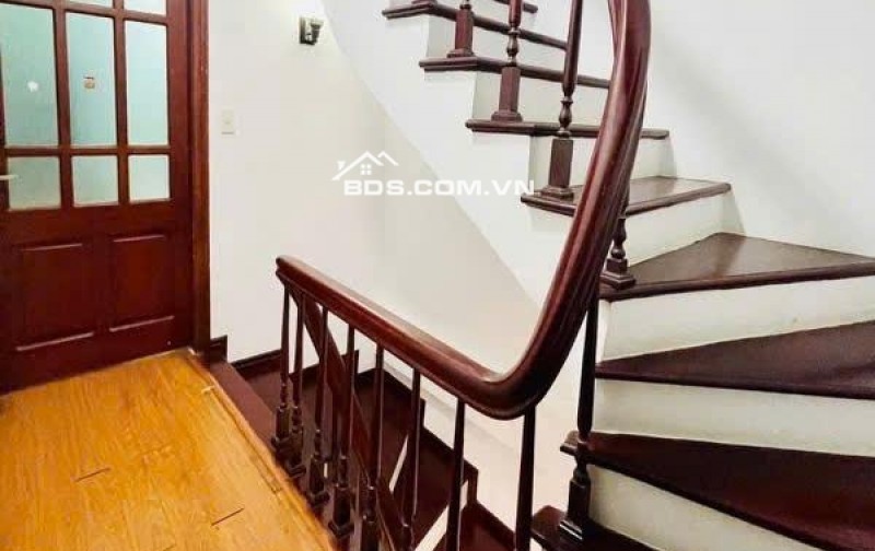 Bán Gấp Nhà Thụy Khuê Tây Hồ - Ô Tô Đỗ Cửa, Thiết Kế Hiện Đại, 40m2 Giá Chỉ Hơn 9 Tỷ!