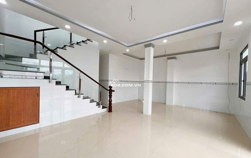  CẦN BÁN NHÀ 1 TRỆT 1 LẦU – KHU VỰC BỜ CHÙA, BÌNH CHÁNH – GẦN KDC – GIÁ TỐT CHỈ 1 TỶ 300 TRIỆU