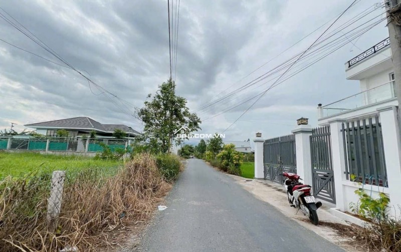  CẦN BÁN NHÀ 1 TRỆT 1 LẦU – KHU VỰC BỜ CHÙA, BÌNH CHÁNH – GẦN KDC – GIÁ TỐT CHỈ 1 TỶ 300 TRIỆU
