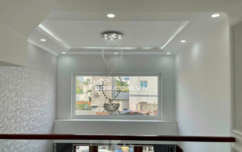 Nhà đẹp nét căng Hồng Tiến, 49,6m2 x 4 tầng, giá 8,4 tỷ.