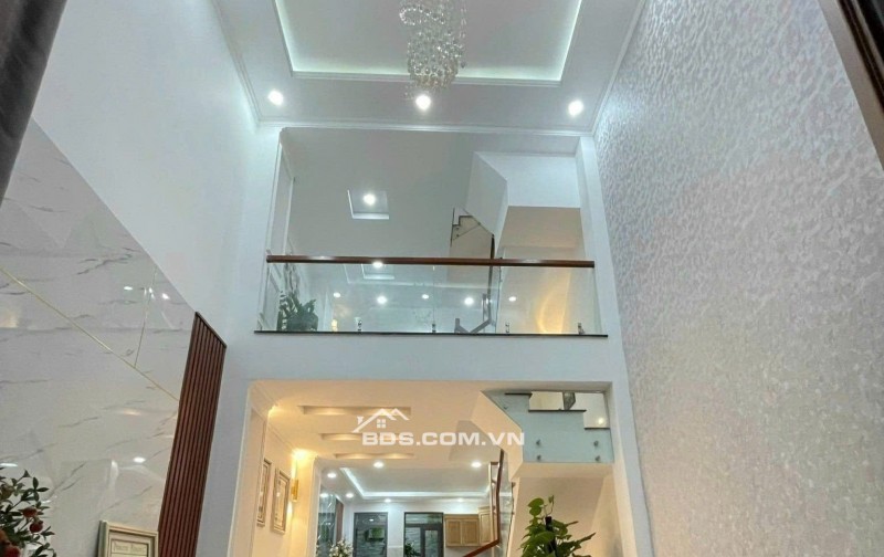 Nhà đẹp nét căng Hồng Tiến, 49,6m2 x 4 tầng, giá 8,4 tỷ.