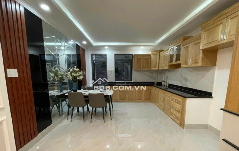 Nhà đẹp nét căng Hồng Tiến, 49,6m2 x 4 tầng, giá 8,4 tỷ.