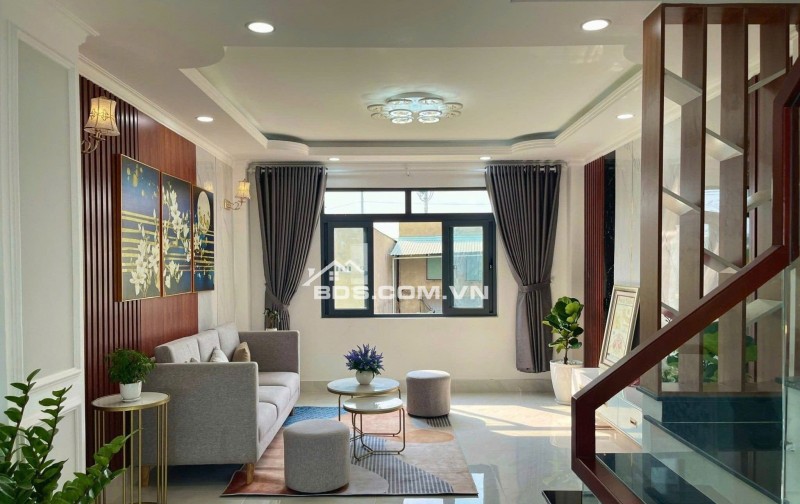 Nhà đẹp nét căng Hồng Tiến, 49,6m2 x 4 tầng, giá 8,4 tỷ.