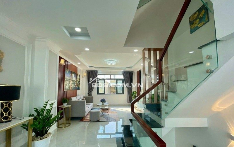 Nhà đẹp nét căng Hồng Tiến, 49,6m2 x 4 tầng, giá 8,4 tỷ.