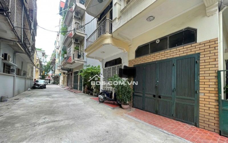 NHỈNH 10 TỶ- nhà Phân Lô MINH KHAI, Hai Bà Trưng, lô góc, Ô tô vào nhà.