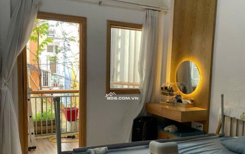 Phú Nhuận, nhà đẹp chắc chắn - 34m2 - 5Tỷ hơn xíu.