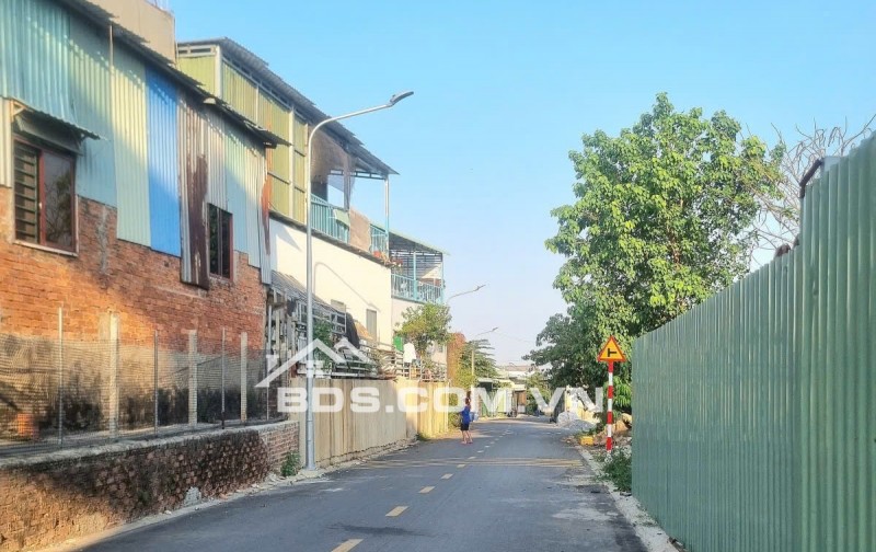 BÁN NHÀ CẤP 4 + ĐẤT NGANG 6.3M – GẦN CHỢ PHÚ AN – DĨ AN
