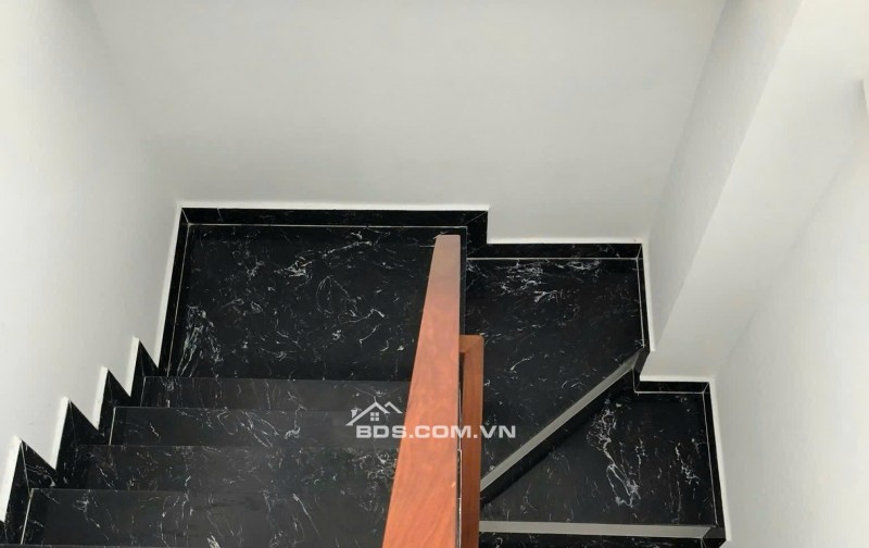GÓC 2 MẶT TIỀN – 4 TẦNG – THU NHẬP 25TR/THÁNG – NGAY NGÃ 4 NGUYỄN TRÃI Q5. LH:0988954579