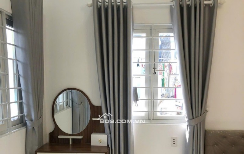 GÓC 2 MẶT TIỀN – 4 TẦNG – THU NHẬP 25TR/THÁNG – NGAY NGÃ 4 NGUYỄN TRÃI Q5. LH:0988954579