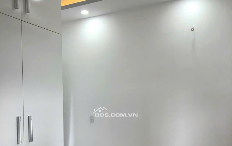 GÓC 2 MẶT TIỀN – 4 TẦNG – THU NHẬP 25TR/THÁNG – NGAY NGÃ 4 NGUYỄN TRÃI Q5. LH:0988954579