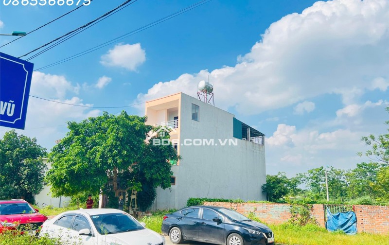 Bán lô 111m trục chính Lưu QUang Vũ - khu Hạ Bạn - Việt Trì.LH 0865566675