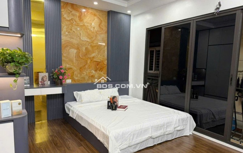 Siêu phẩm Cổ Nhuế – thang máy – full nội thất – 7.2 tỷ