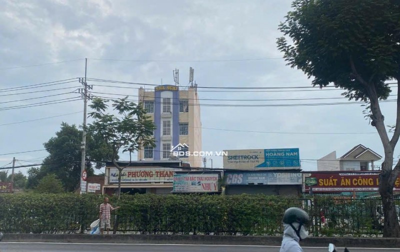 KHÁCH SẠN 3 tầng ngang 8×26 m tổng 991m sàn 45 PHÒNG
