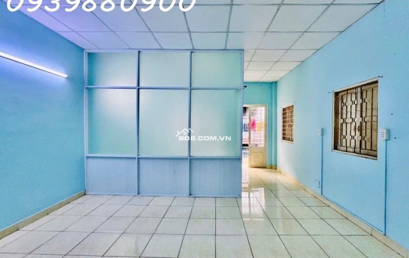 Ngay ngã tư Huỳnh Văn Bánh, nhà 3 tầng - 52m2 - 6,4Tỷ TL.