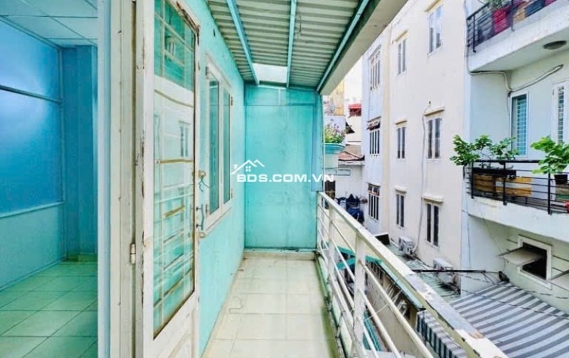 Ngay ngã tư Huỳnh Văn Bánh, nhà 3 tầng - 52m2 - 6,4Tỷ TL.