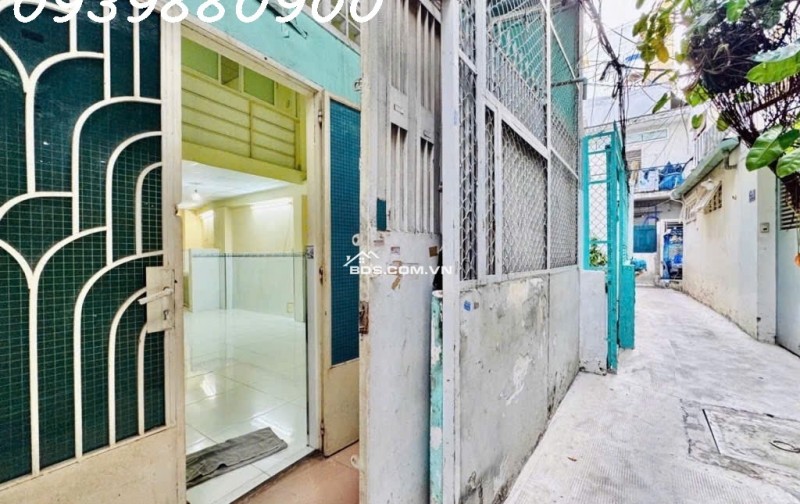 Ngay ngã tư Huỳnh Văn Bánh, nhà 3 tầng - 52m2 - 6,4Tỷ TL.