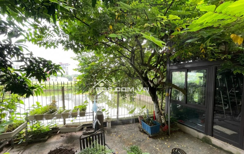  BÁN BIỆT THỰ SÂN VƯỜN NGỌC THỤY – TRUNG TÂM LONG BIÊN 
 Diện tích đất: 378m² – Diện tích sử dụng: 428m²
 Mặt tiền rộng: 11m – 2 mặt ngõ