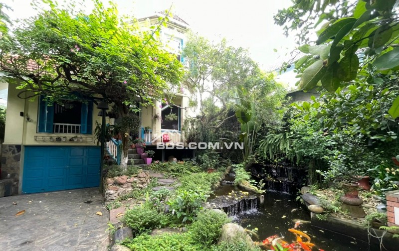  BÁN BIỆT THỰ SÂN VƯỜN NGỌC THỤY – TRUNG TÂM LONG BIÊN 
 Diện tích đất: 378m² – Diện tích sử dụng: 428m²
 Mặt tiền rộng: 11m – 2 mặt ngõ
