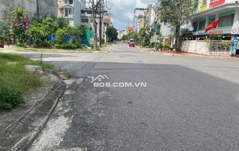 ĐẤT TRUNG TÂM HẠ LONG CÁCH MẶT BIỂN CHƯA ĐẾN 3P ĐI BỘ 211,5M2 CHỈ 70TR/M2. LH:0353561379.