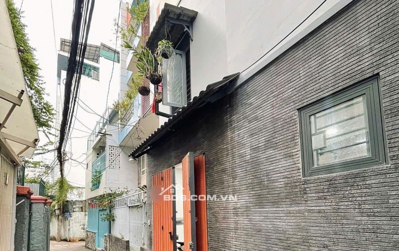 Nhà đẹp ngay Nhiêu Tứ, hẻm 3m cách 7 căn ra mặt tiền.