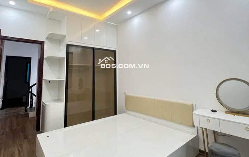 Siêu phẩm hơn 9 Tỷ, ngõ thông Vũ Tông Phan, 2 thoáng, kinh doanh, cách ô tô 10m