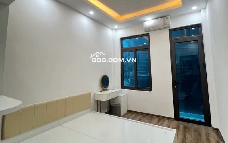 Siêu phẩm hơn 9 Tỷ, ngõ thông Vũ Tông Phan, 2 thoáng, kinh doanh, cách ô tô 10m