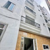Anh trai e cần bán gấp nhà Bắc Từ Liêm. Giá 5,5 tỷ có thang máy  - diện tích 31m2,  6 Tầng (thang máy), Nhà mới cứng 100%  - ô tô đỗ cổng, 5 bước ra thông ô tô, gần phố  Lh: 0963.84.5558  Za.l.o : 0386.813.310